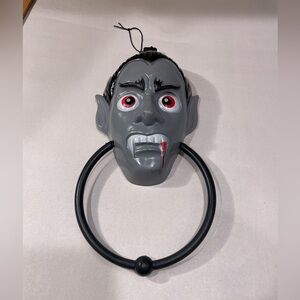 Unbranded 3D Plastic Dracula/Vampire Door Hanger w/ Metal Knocker Halloweew
